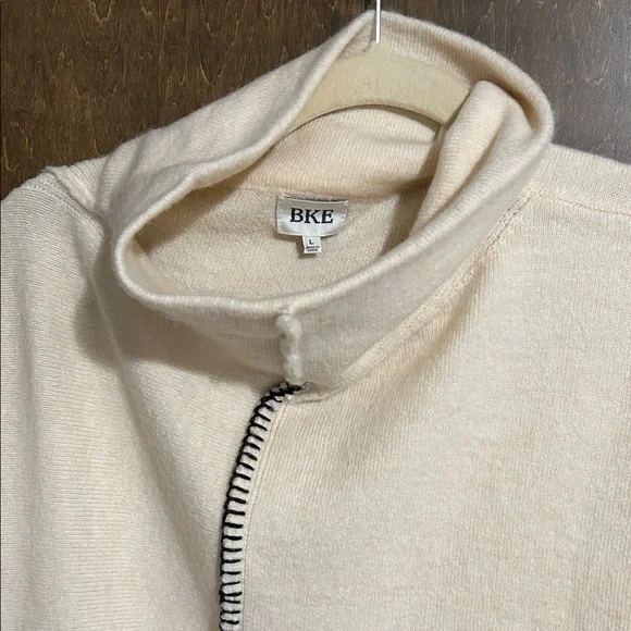 BKE Buckle NWOT Cream Asymmetric Stitch-Trim Sweater large - Picture 7 of 11